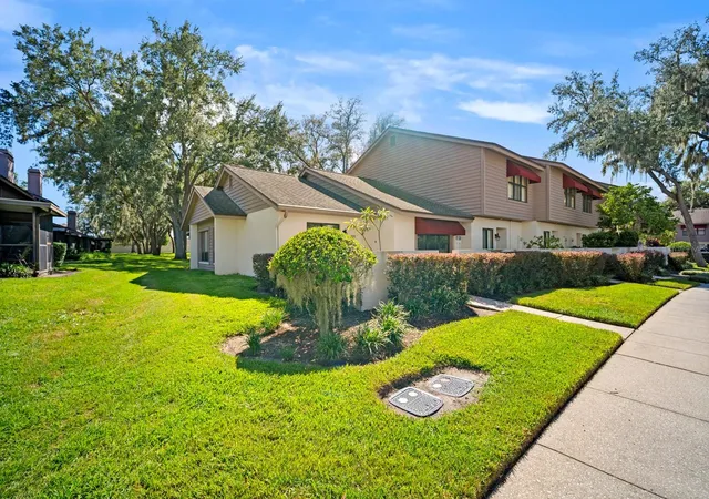 Photo 3 of Townhouse for sale at 801 Oak Park Pl, Brandon, FL 33511 | MLS# TB8550695 | Listing updated on 2026-10-06