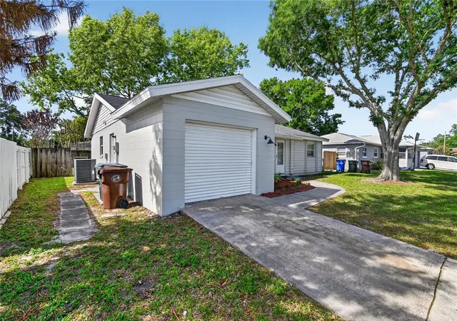 Photo 3 of Single family home for sale at 1330 Meadowbrook St, Kissimmee, FL 34744 | MLS# S5158005 | Listing updated on 2026-10-07
