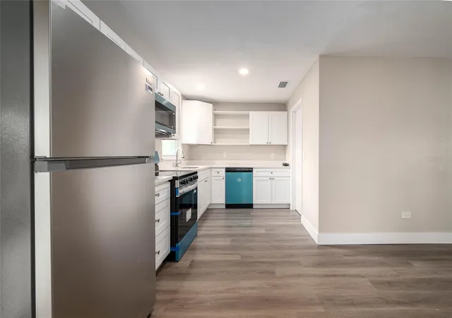 Photo 3 of Single family home for sale at 842 Jordan Ave, Orlando, FL 32809 | MLS# O6443555 | Listing updated on 2026-09-22