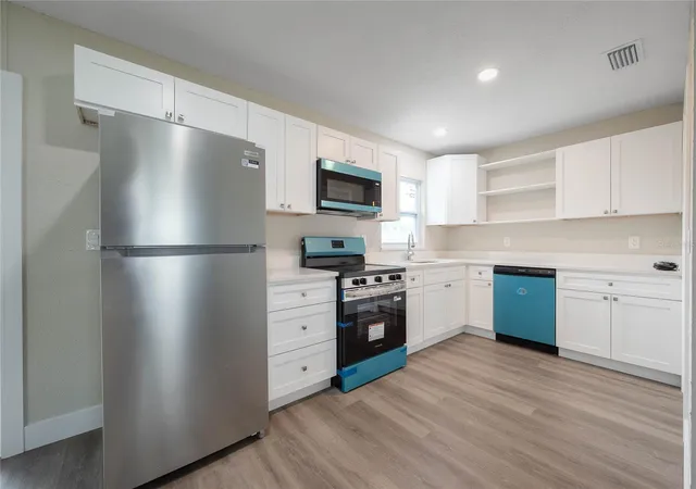 Photo 4 of Single family home for sale at 842 Jordan Ave, Orlando, FL 32809 | MLS# O6443555 | Listing updated on 2026-09-22
