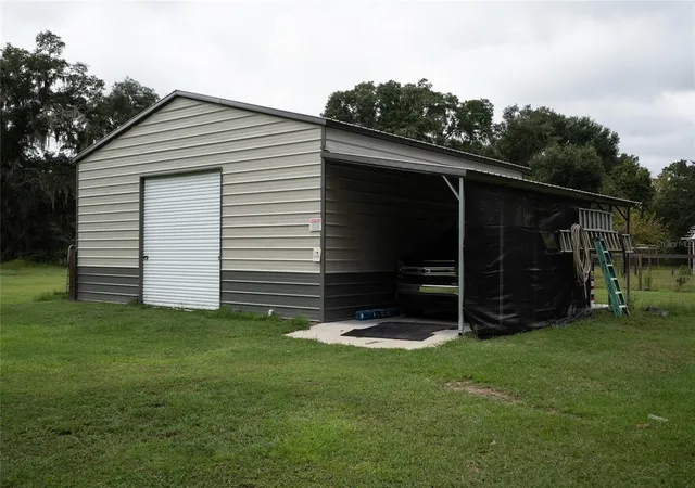 Photo 3 of Manufactured home for sale at 40090 County Rd 439, Umatilla, FL 32784 | MLS# V4951398 | Listing updated on 2026-10-03