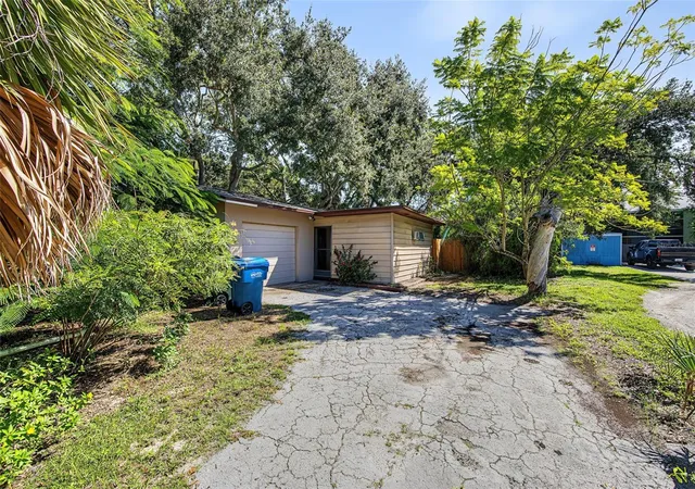Photo 2 of Single family home for sale at 125 Wertz Dr, Largo, FL 33771 | MLS# TB8550703 | Listing updated on 2026-09-26