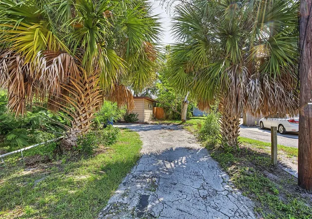 Photo 3 of Single family home for sale at 125 Wertz Dr, Largo, FL 33771 | MLS# TB8550703 | Listing updated on 2026-09-26