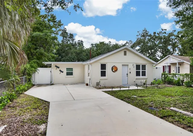 Photo 2 of Single family home for sale at 3720 W Elrod Ave, Tampa, FL 33611 | MLS# TB8550706 | Listing updated on 2026-09-24