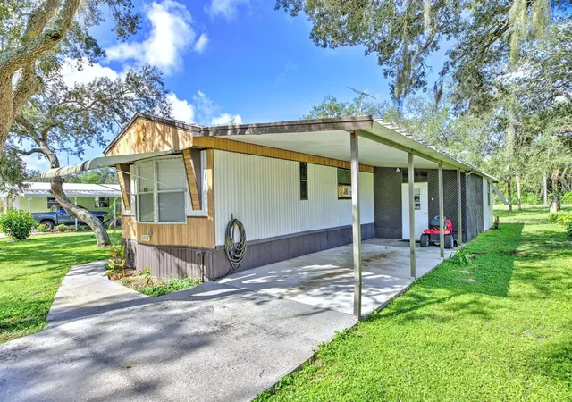 Photo 2 of Manufactured home for sale at 6413 Old Orchard Ave, Sebring, FL 33876 | MLS# C7531000 | Listing updated on 2026-09-23