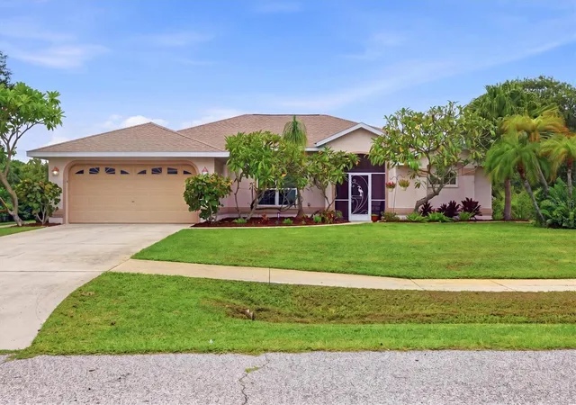 Photo 4 of Single family home for sale at 1000 Tennessee Ave, Englewood, FL 34223 | MLS# D6148861 | Listing updated on 2026-10-06