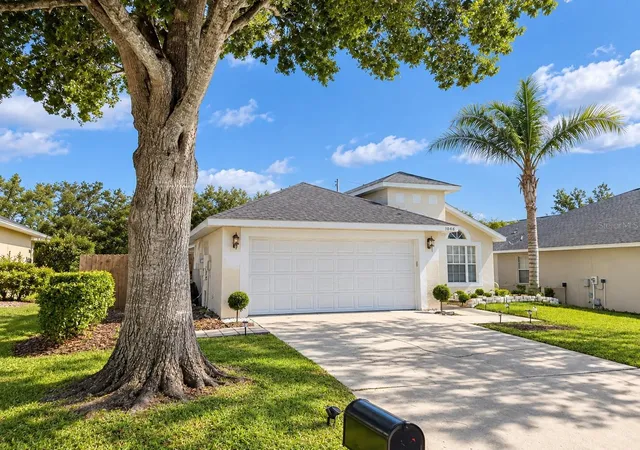 Photo 2 of Single family home for sale at 1046 Durango Loop St, Davenport, FL 33897 | MLS# O6443563 | Listing updated on 2026-10-03