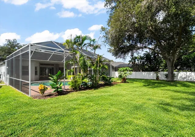 Photo 4 of Single family home for sale at 15019 Lake Emerald Blvd, Tampa, FL 33618 | MLS# TB8550716 | Listing updated on 2026-10-06