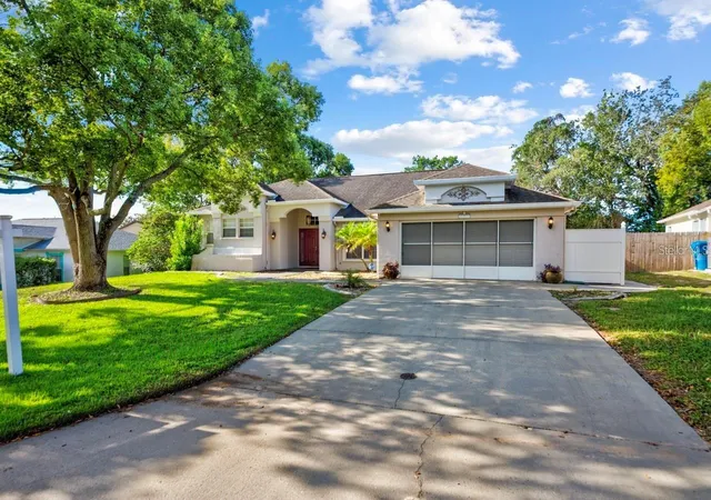 Photo 2 of Single family home for sale at 8088 Spanish Oak Dr, Spring Hill, FL 34606 | MLS# W7889688 | Listing updated on 2026-10-18