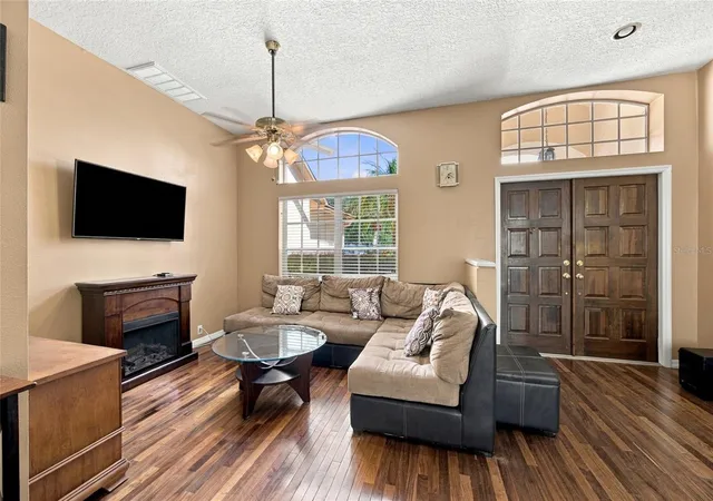 Photo 4 of Single family home for sale at 878 Centerwood Dr, Tarpon Springs, FL 34688 | MLS# TB8550719 | Listing updated on 2026-10-07