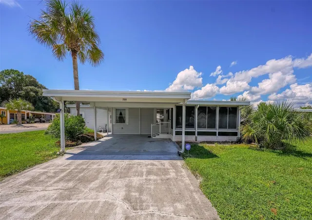 Manufactured home for sale at 709 Bengal Ave, TAVARES, FL 32778 | MLS# G5118078