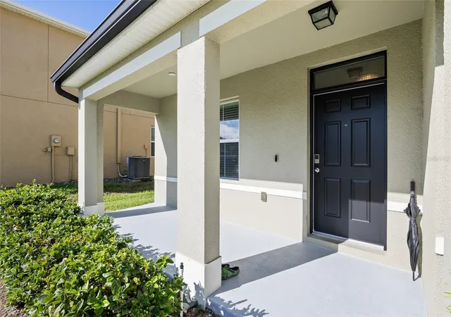 Photo 3 of Single family home for sale at 9646 Troncais Cir, Thonotosassa, FL 33592 | MLS# TB8550725 | Listing updated on 2026-09-24