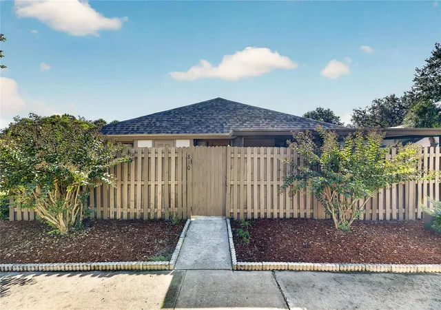 Photo 1 of Townhouse for sale at 810 Hunters Ct, Brandon, FL 33511 | MLS# TB8550726 | Listing updated on 2026-09-26