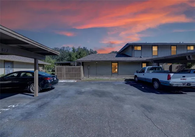 Photo 3 of Townhouse for sale at 810 Hunters Ct, Brandon, FL 33511 | MLS# TB8550726 | Listing updated on 2026-09-26