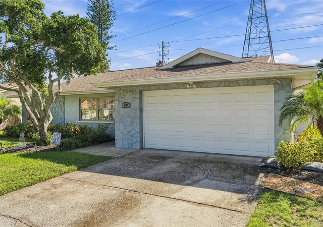Photo 3 of Single family home for sale at 3369 Hunt Clb Dr, Clearwater, FL 33761 | MLS# TB8550727 | Listing updated on 2026-09-23