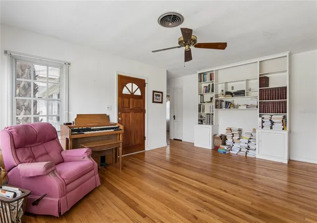 Photo 3 of Single family home for sale at 1125 Guernsey St, Orlando, FL 32804 | MLS# O6443569 | Listing updated on 2026-09-25