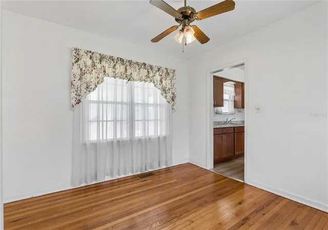 Photo 4 of Single family home for sale at 1125 Guernsey St, Orlando, FL 32804 | MLS# O6443569 | Listing updated on 2026-09-25