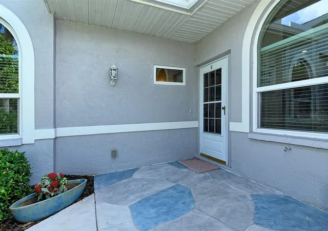 Photo 4 of House for sale at 4951 Chase Oaks Dr, Sarasota, FL 34241 | MLS# A4706860 | Listing updated on 2026-10-08