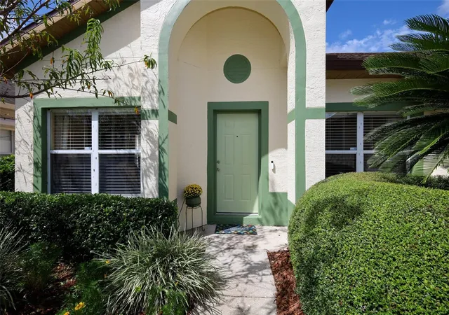 Photo 3 of Single family home for sale at 2936 Cedar Glen Pl, Oviedo, FL 32765 | MLS# O6443572 | Listing updated on 2026-10-07