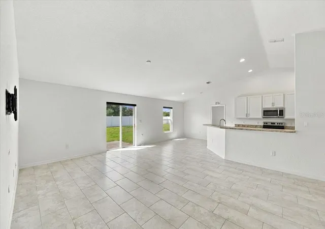 Photo 4 of Single family home for sale at 912 Lochland Loop, Bartow, FL 33830 | MLS# L4965224 | Listing updated on 2026-10-05