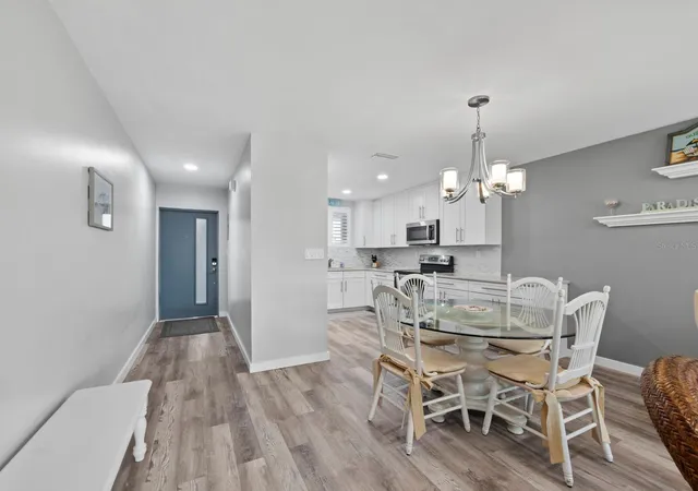 Listing Photo 4 - Condo for sale in building located at 500 S Washington Dr, Sarasota, FL 34236 - Unit #19B