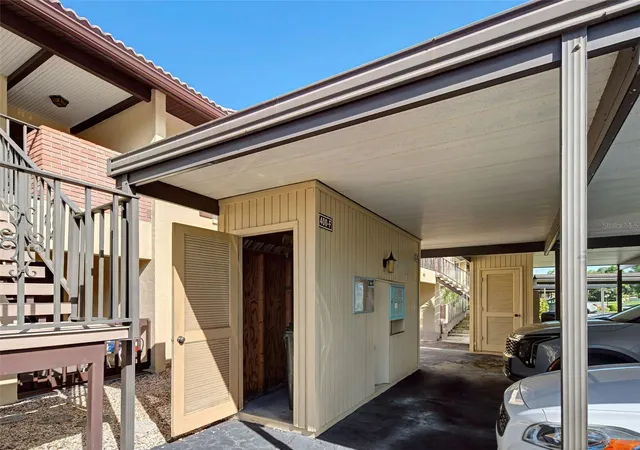 Listing Photo 4 - Condo for sale in building located at 400 Mission Trl E, Venice, FL 34285 - Unit #F