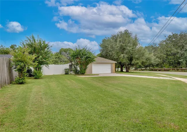 Photo 3 of Sale Pending at 8611 El Prado, Orlando, FL 32825 | MLS# O6443582 | Listing updated on 2026-10-28