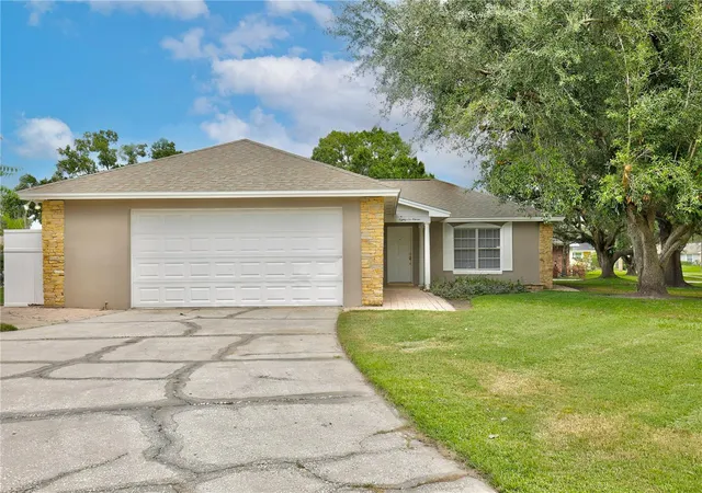 Photo 4 of Sale Pending at 8611 El Prado, Orlando, FL 32825 | MLS# O6443582 | Listing updated on 2026-10-28