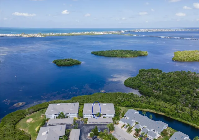 Listing Photo 5 - Condo for sale in building located at 1389 Perico Pt Cir, BRADENTON, FL 34209 - Unit #140