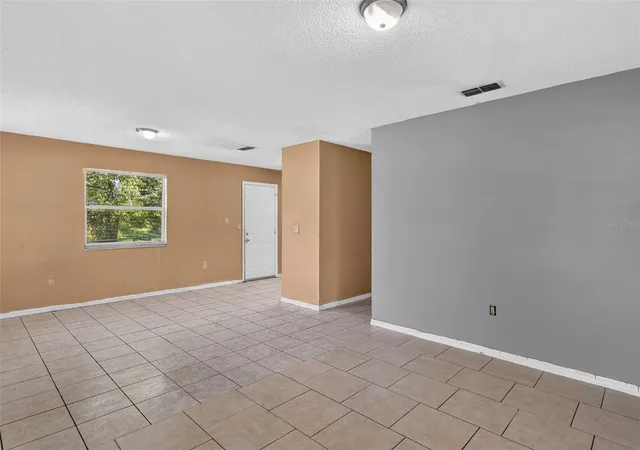 Photo 3 of Single family home for sale at 902 Talladega St, Leesburg, FL 34748 | MLS# G5118080 | Listing updated on 2026-10-02