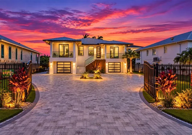 Photo 1 of Single family home for sale at 3920 Roberts Point Rd, Sarasota, FL 34242 | MLS# A4706874 | Listing updated on 2026-10-08
