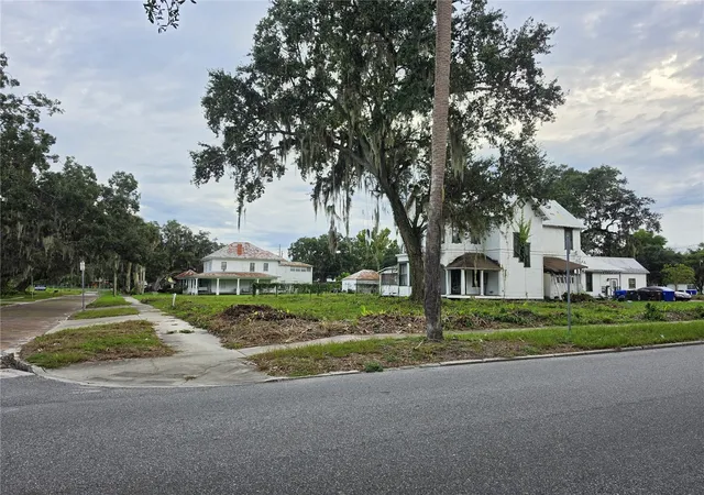 Photo 2 of Single family home for sale at 206 S Vernon Ave, Kissimmee, FL 34741 | MLS# S5158015 | Listing updated on 2026-10-03