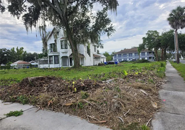 Photo 3 of Single family home for sale at 206 S Vernon Ave, Kissimmee, FL 34741 | MLS# S5158015 | Listing updated on 2026-10-03