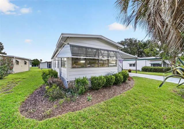 Photo 2 of Manufactured home for sale at 920 Silver Oak Ave, Lady Lake, FL 32159 | MLS# G5118081 | Listing updated on 2026-09-24