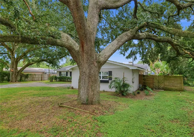 Photo 2 of Single family home for sale at 714 Avenue O SE, Winter Haven, FL 33880 | MLS# O6443591 | Listing updated on 2026-10-08