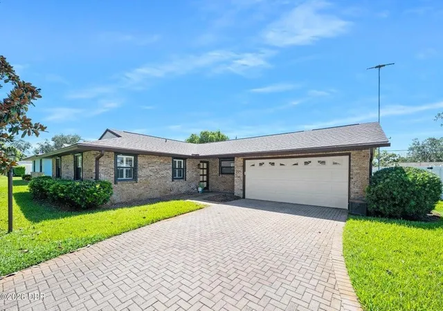 Photo 2 of Single family home for sale at 20 Mayfield Cir, Ormond Beach, FL 32174 | MLS# FC321598 | Listing updated on 2026-09-22