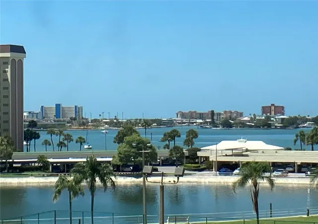 Photo 4 of Condo for sale at 4650 Cove Cir #UNIT 311, Saint Petersburg, FL 33708 | MLS# TB8550759 | Listing updated on 2026-09-25