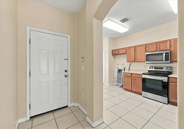 Photo 3 of Townhouse for sale at 4189 Winding Vine Dr, Lakeland, FL 33812 | MLS# L4965226 | Listing updated on 2026-09-24