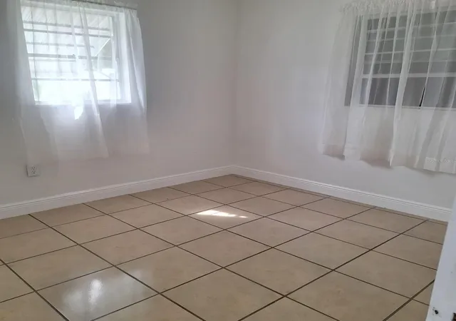 Photo 3 of Single family home for sale at 607 Lime Ave, Dundee, FL 33838 | MLS# S5158017 | Listing updated on 2026-09-23