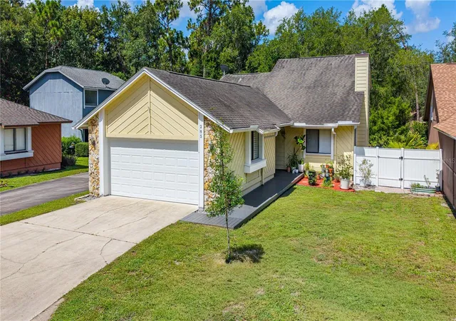 Photo 1 of Single family home for sale at 285 Bayridge Ct, Ormond Beach, FL 32174 | MLS# FC321599 | Listing updated on 2026-10-01