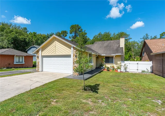 Photo 2 of Single family home for sale at 285 Bayridge Ct, Ormond Beach, FL 32174 | MLS# FC321599 | Listing updated on 2026-10-01