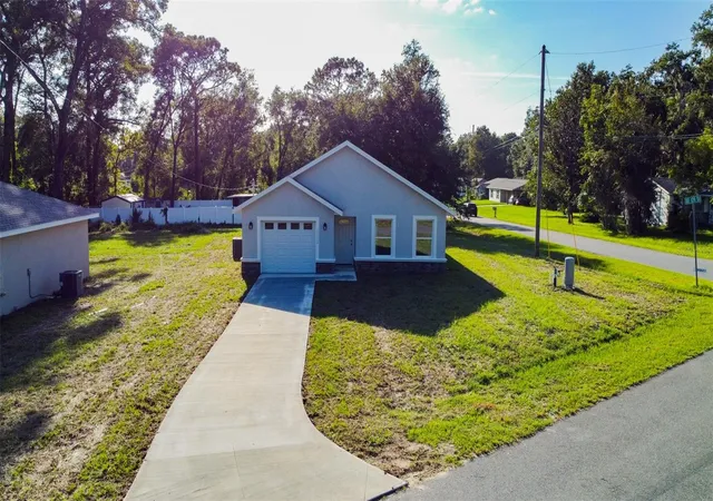 Single family home for sale at 12412 SE 72 Avenue, BELLEVIEW, FL 34420 | MLS# OM732650