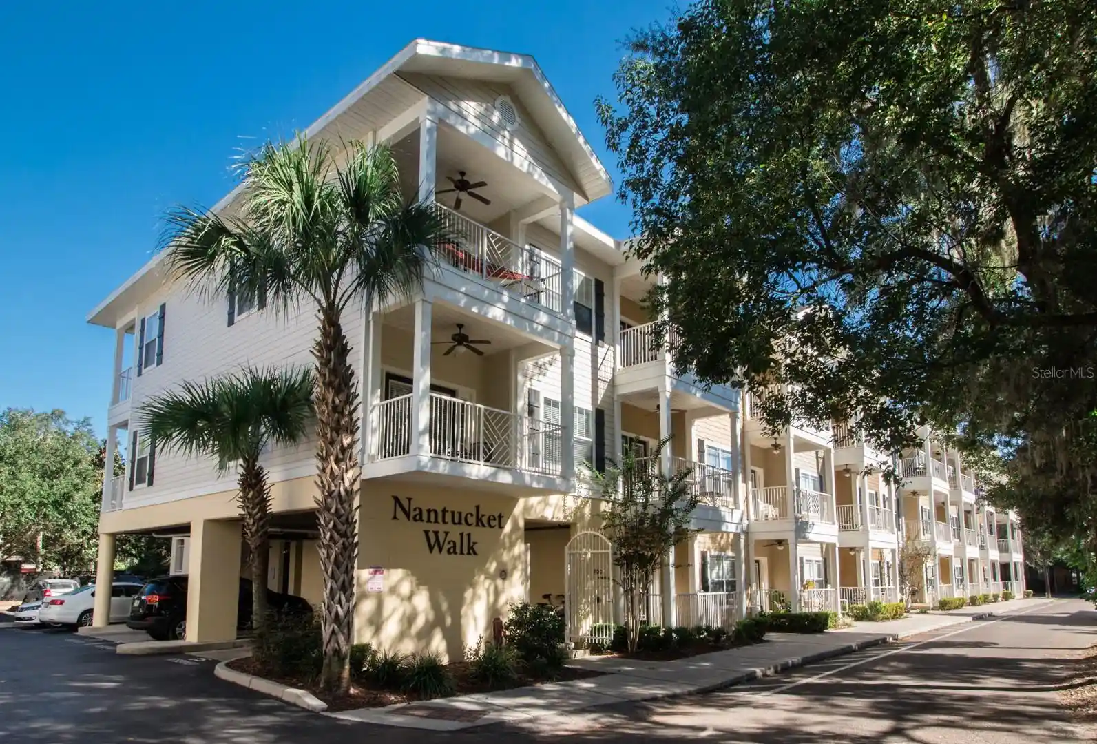 Listing Photo 2 - Condo for sale in 1440 Nw 3Rd Pl located at 1440 Nw 3Rd Pl, GAINESVILLE, FL 32603 - Unit #305