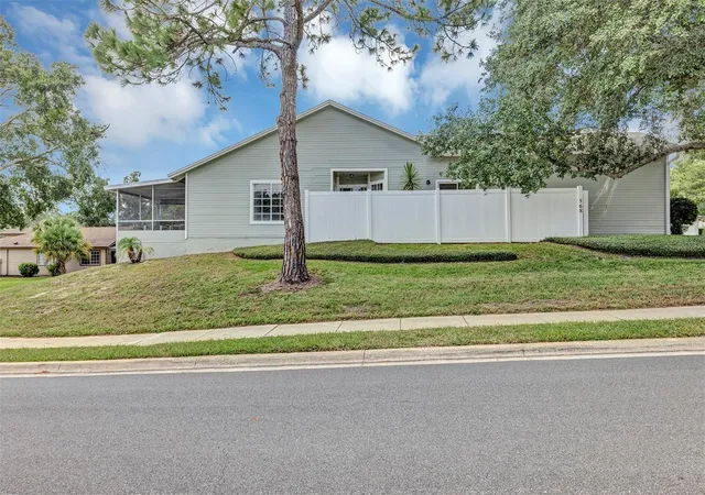 Photo 2 of Single family home for sale at 568 Abington Ct, Apopka, FL 32703 | MLS# O6443599 | Listing updated on 2026-09-22