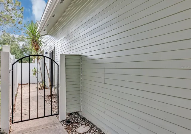 Photo 4 of Single family home for sale at 568 Abington Ct, Apopka, FL 32703 | MLS# O6443599 | Listing updated on 2026-09-22