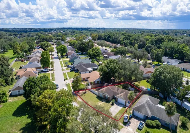 Photo 4 of Single family home for sale at 106 Red Rose Cir, Orlando, FL 32835 | MLS# O6443600 | Listing updated on 2026-10-11
