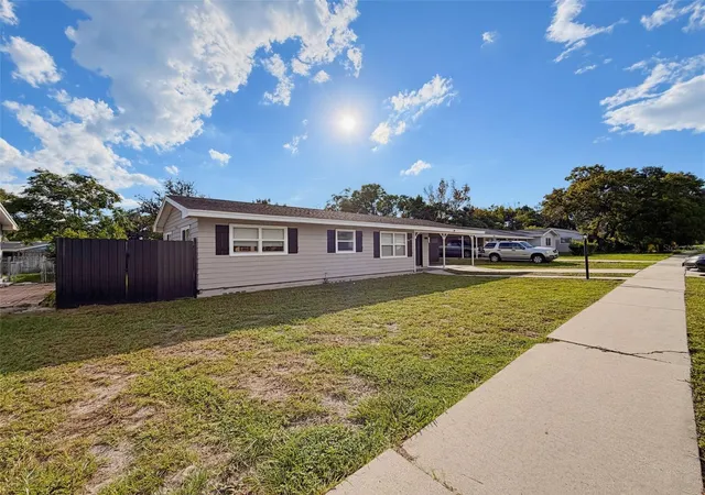 Photo 3 of Single family home for sale at 4659 Crescent Rd, Spring Hill, FL 34606 | MLS# W7889693 | Listing updated on 2026-10-04