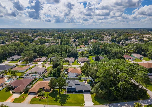 Photo 3 of Single family home for sale at 4 Burning Ember Ln, Palm Coast, FL 32137 | MLS# FC321601 | Listing updated on 2026-09-26