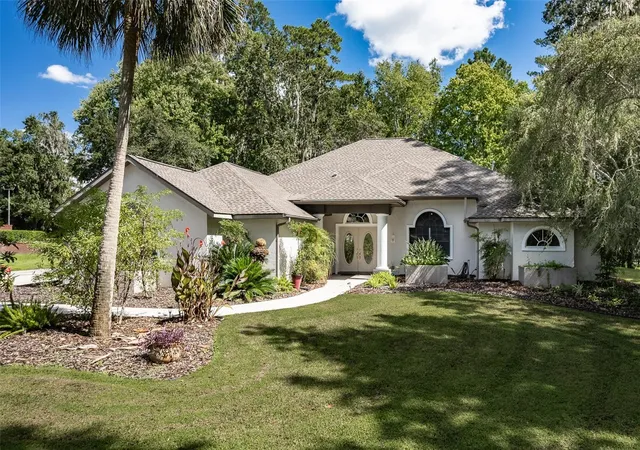 Photo 3 of Single family home for sale at 808 Se 36th Lane, Ocala, FL 34471 | MLS# OM732653 | Listing updated on 2026-10-17