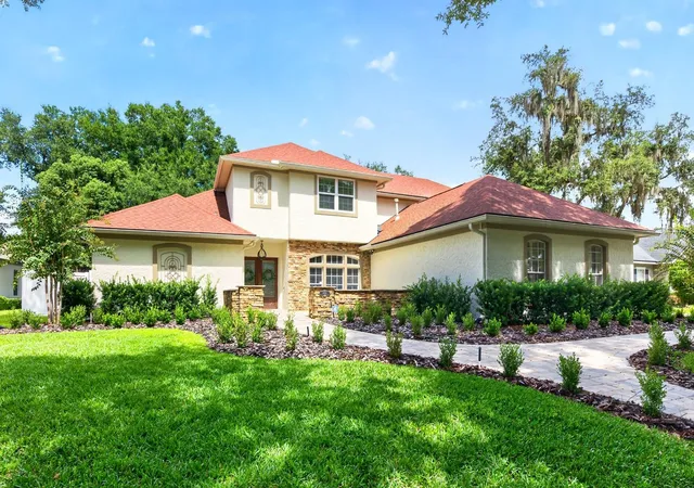 Photo 1 of Single family home for sale at 4512 Old Carriage Trl, Oviedo, FL 32765 | MLS# O6443608 | Listing updated on 2026-09-26